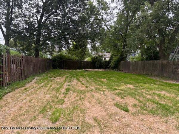 524 N Deerfield Avenue, Lansing, MI 48917, Lansing, MI 48917