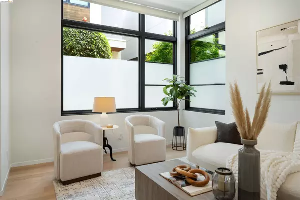 1186 66Th St, Oakland, CA 94608