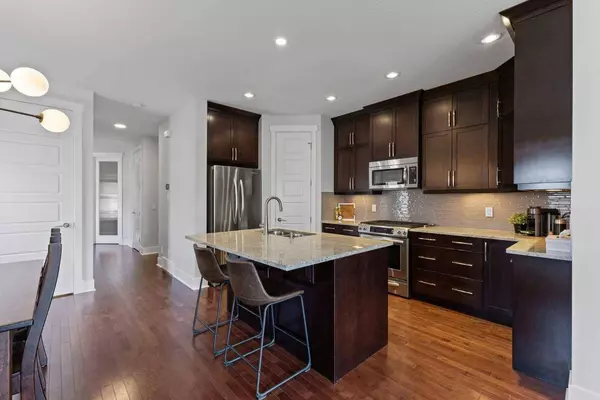 719 18 AVE NW, Calgary, AB T2M 0V2