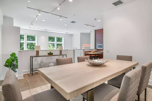 421 E North Water ST, Chicago, IL 60611