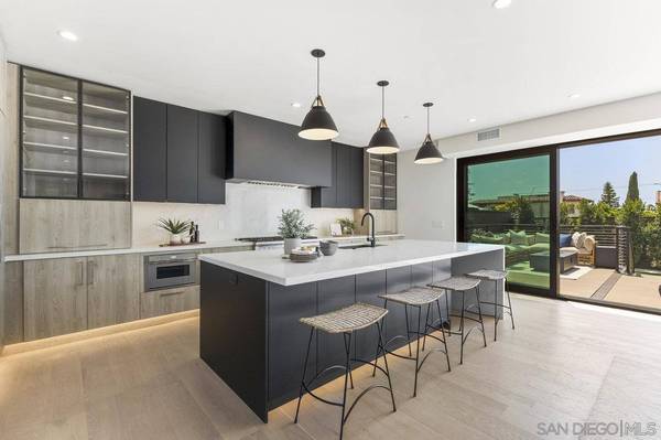 743 Glenview Ln, La Jolla, CA 92037