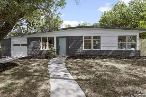 107 Teakwood Ln, San Antonio, TX 78216-6823