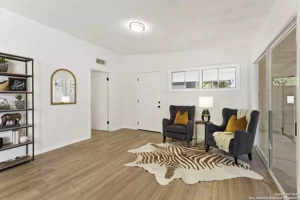 107 Teakwood Ln, San Antonio, TX 78216-6823