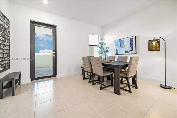 7915 NW 104th Ave #24, Doral, FL 33178