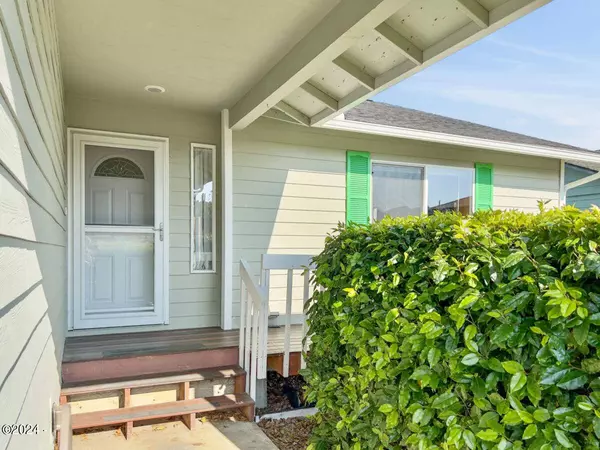 2162 NW Keel AVE, Lincoln City, OR 97367