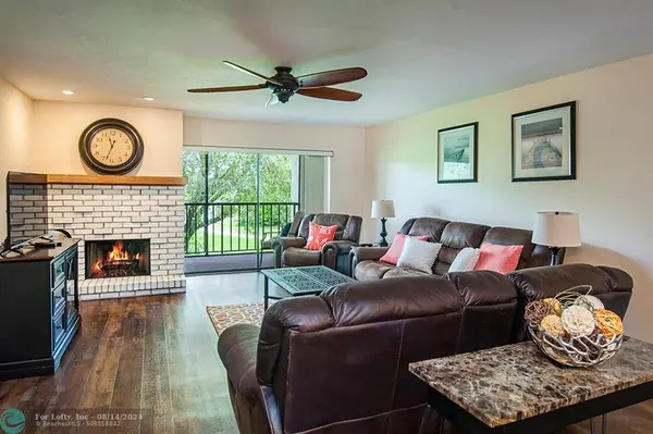 3450 Twin Lakes Ter #203, Fort Pierce, FL 34951