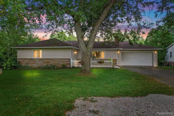 9211 Hamburg Road, Brighton, MI 48116