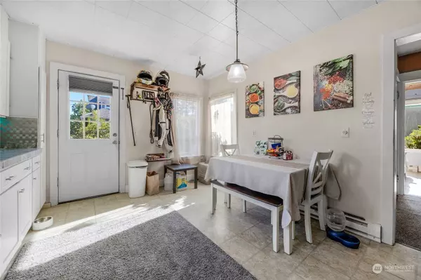 17915 Larch WAY, Lynnwood, WA 98037