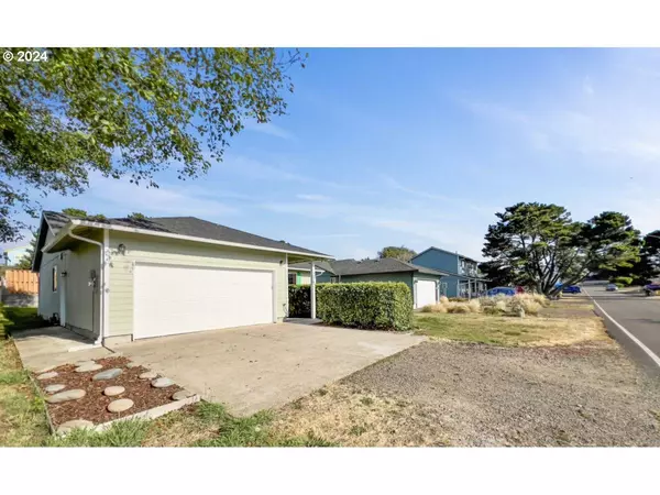 2162 NW KEEL AVE, Lincoln City, OR 97367