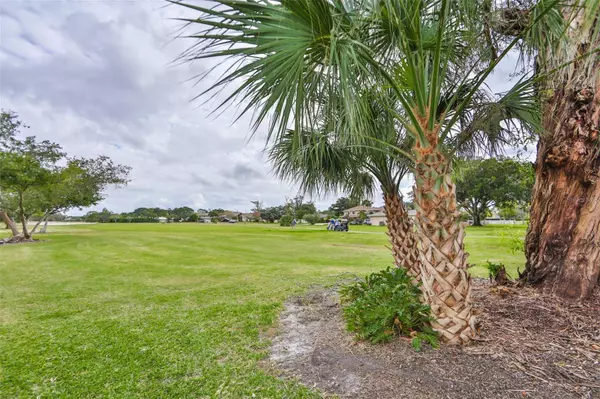 9354 WESTLINKS TER, Seminole, FL 33777