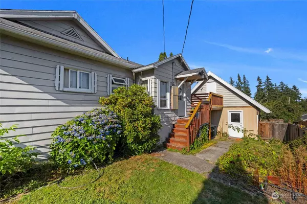 17915 Larch WAY, Lynnwood, WA 98037