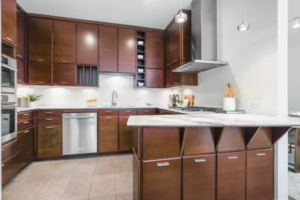 421 E North Water ST, Chicago, IL 60611