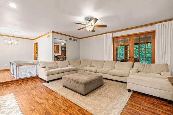 4821 S 90th St, Greenfield, WI 53228