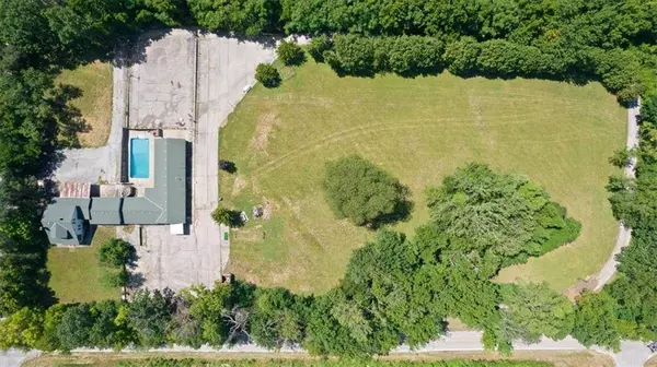 6540 James A Reed RD, Kansas City, MO 64133