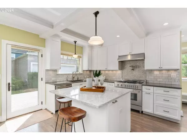 1714 SE 57TH AVE, Portland, OR 97215