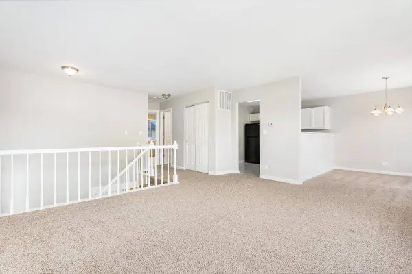 2091 Windward LN, Hanover Park, IL 60133