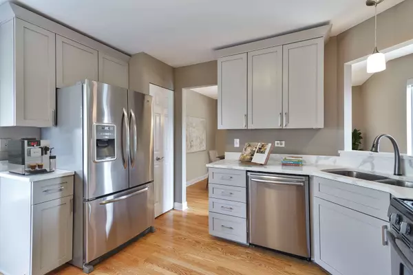 438 Harvard LN, Bartlett, IL 60103