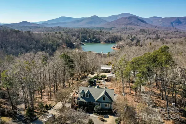 158 Pearson CIR, Lake Lure, NC 28746