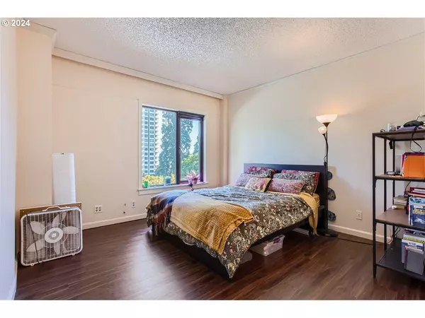 2245 SW PARK PL #3A, Portland, OR 97205