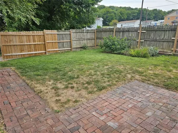 817 Hughes ST, Zanesville, OH 43701