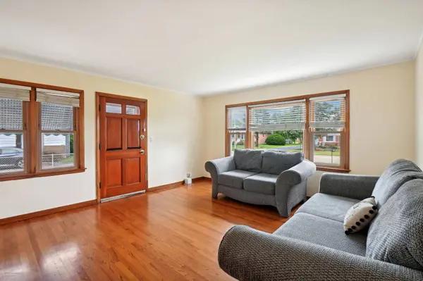 6405 W 85th PL, Burbank, IL 60459