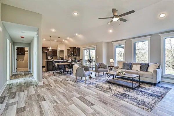 2313 NW Megan DR, Grain Valley, MO 64029