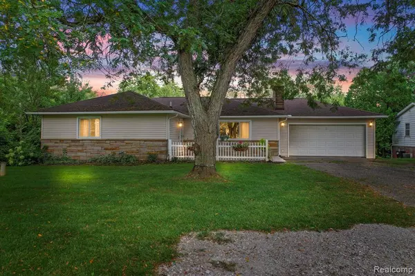 9211 Hamburg Road, Brighton, MI 48116