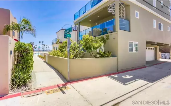 833 Rockaway Ct, San Diego, CA 92109