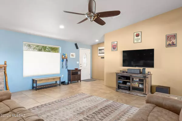 4101 E Camino De La Colina, Tucson, AZ 85711