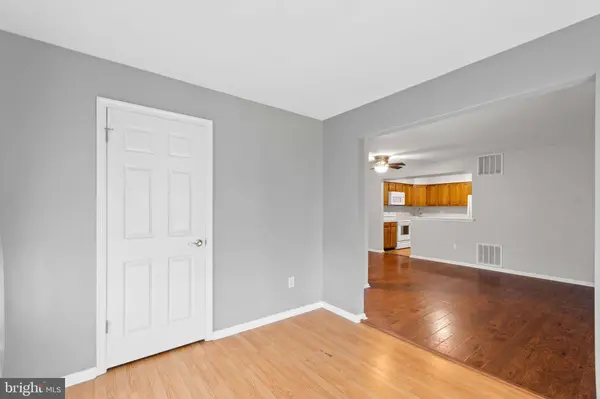 6 HARROGATE CT, Sewell, NJ 08080