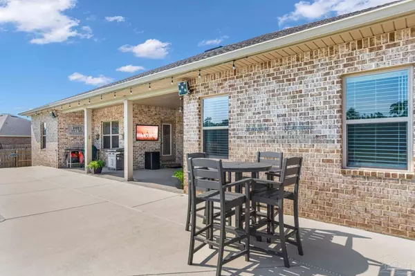 428 Broadleaf Cir, Cantonment, FL 32533