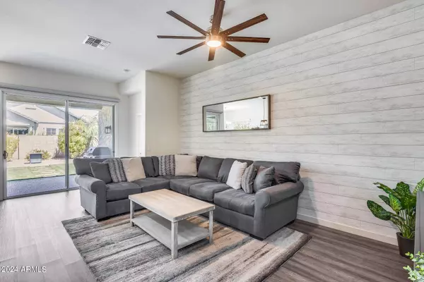 10044 E NICHOLS Avenue, Mesa, AZ 85209