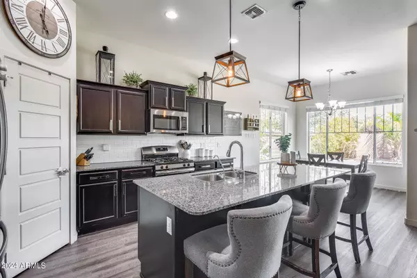 10044 E NICHOLS Avenue, Mesa, AZ 85209