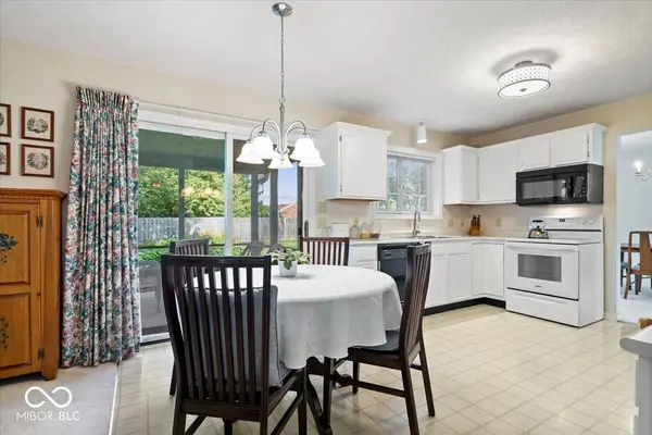 6416 Robinsrock LN, Indianapolis, IN 46268