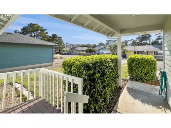 2162 NW KEEL AVE, Lincoln City, OR 97367