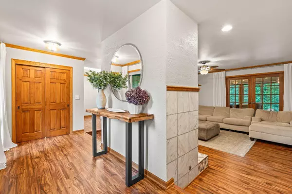 4821 S 90th St, Greenfield, WI 53228