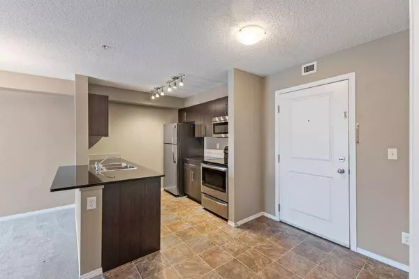 403 Mackenzie WAY SW #9314, Airdrie, AB T4B 3V7