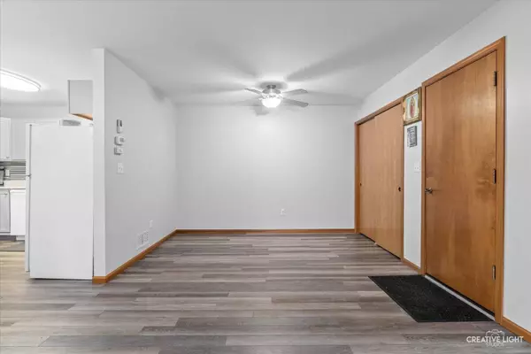 42 Silver TRL, North Aurora, IL 60542