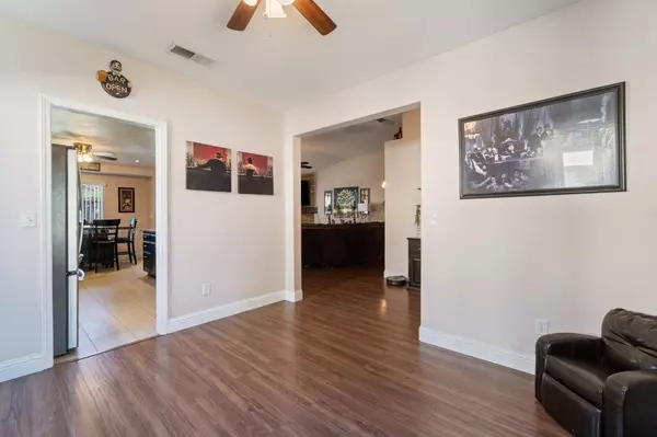 5586 W Lamona Avenue, Fresno, CA 93722