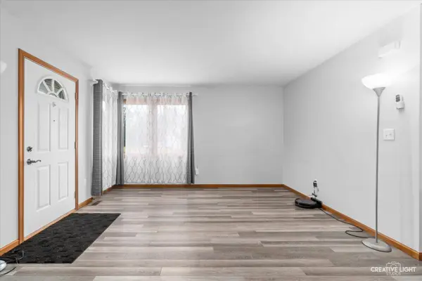 42 Silver TRL, North Aurora, IL 60542