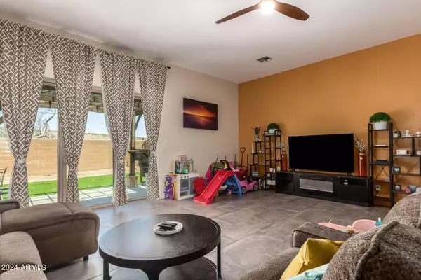 3948 W Salter Drive, Glendale, AZ 85308