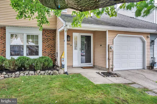 166 STRATTON LN, Mount Laurel, NJ 08054