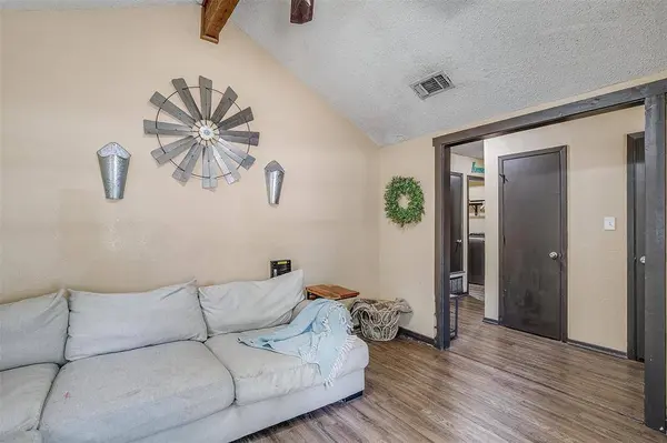 1410 E Bankhead Drive, Weatherford, TX 76086