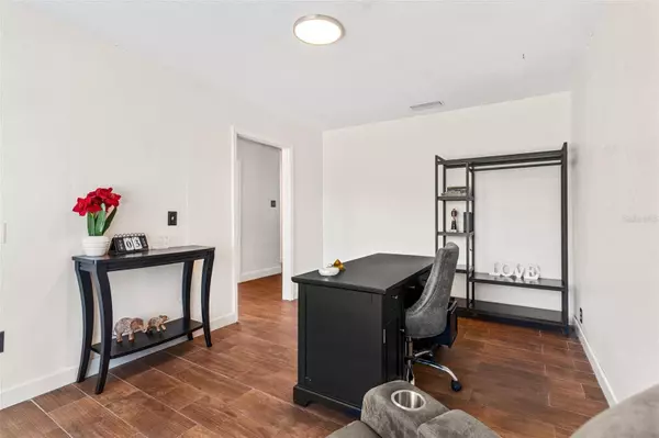 120 LINCOLN RD, Winter Haven, FL 33884