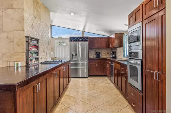 13032 Lakeshore Dr, Lakeside, CA 92040