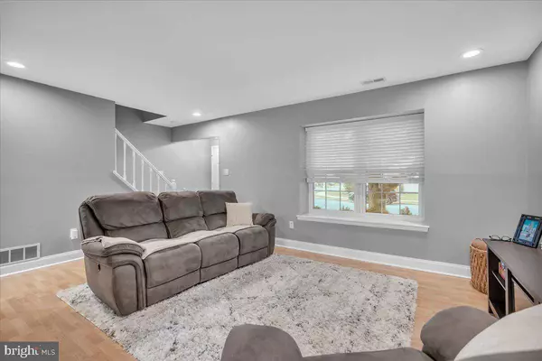 166 STRATTON LN, Mount Laurel, NJ 08054