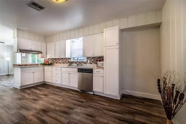 1207 Haisley AVE, Odem, TX 78370