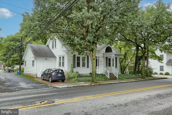 10 S WALNUT ST, Mechanicsburg, PA 17055