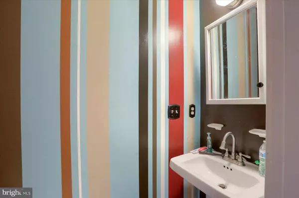 10 S WALNUT ST, Mechanicsburg, PA 17055