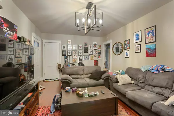 10 S WALNUT ST, Mechanicsburg, PA 17055